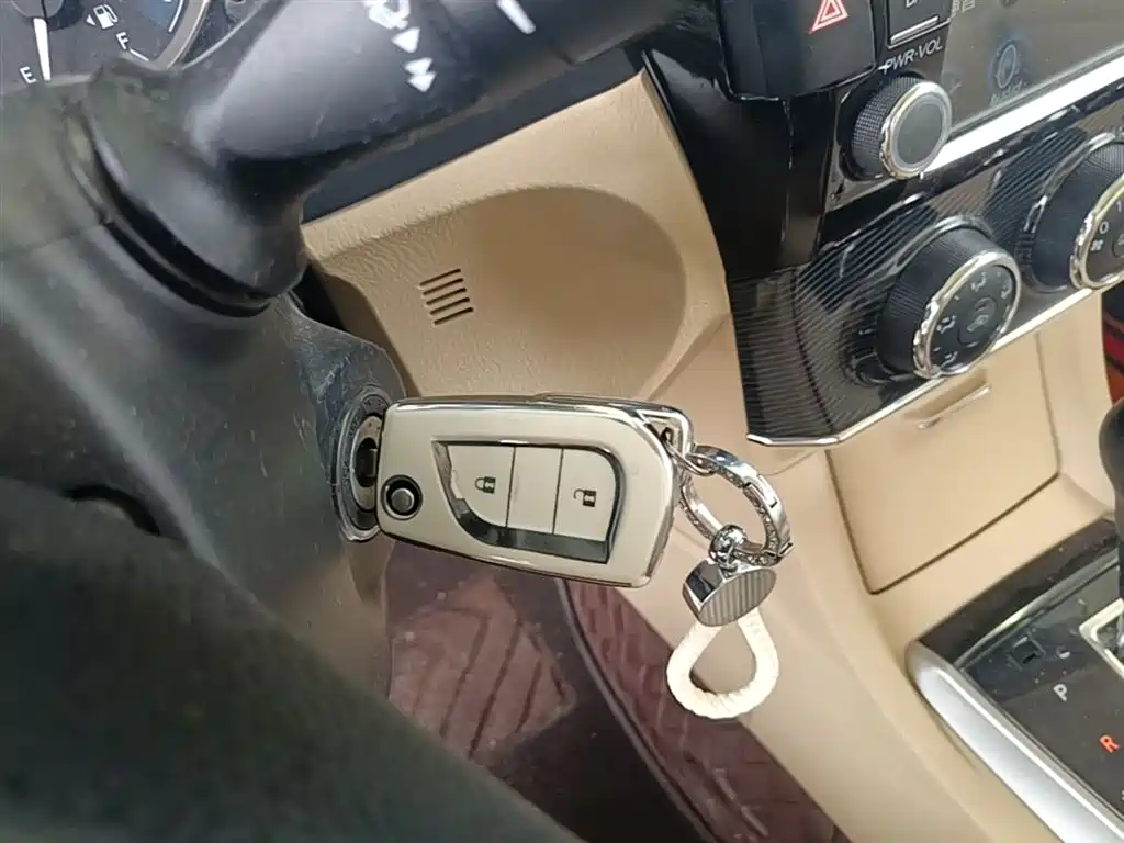 Toyota Corolla 2014 1.6L CVT GL-i фото 9