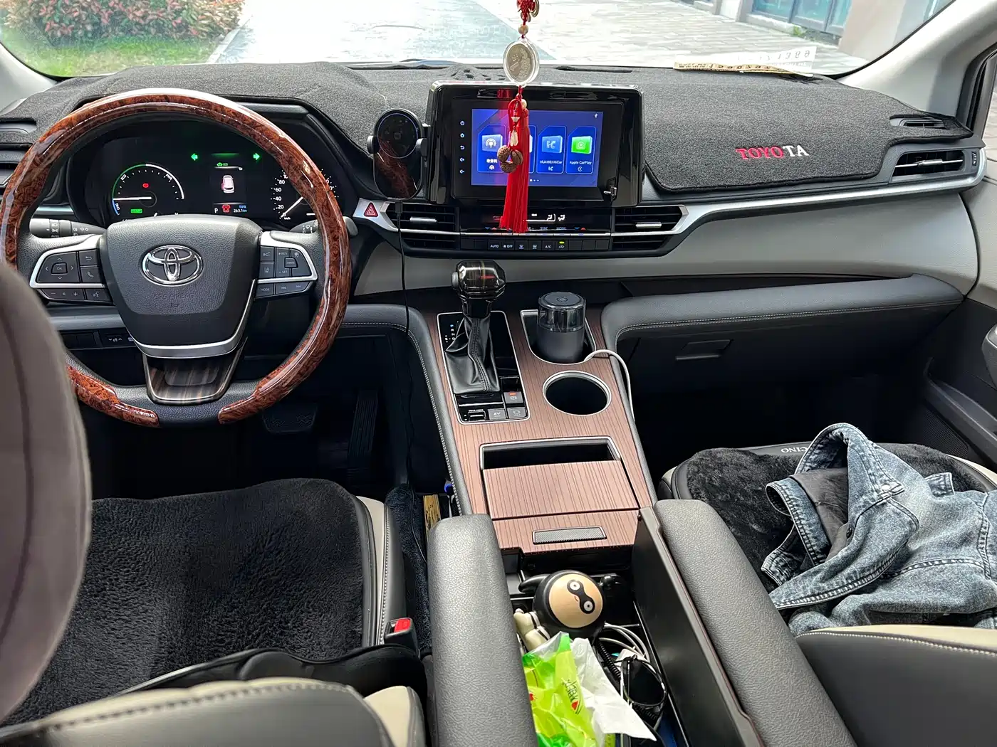 Toyota Sienna 2023 2.5L Hybrid Comfort Edition фото 5
