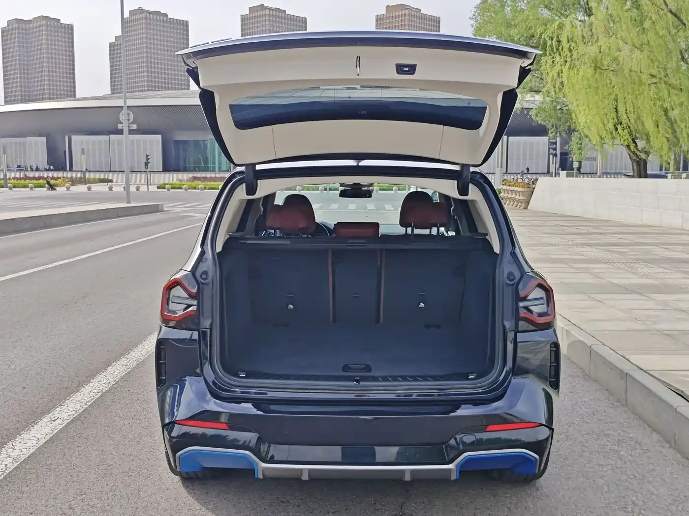 BMW iX3 2022 Leading Edition фото 21