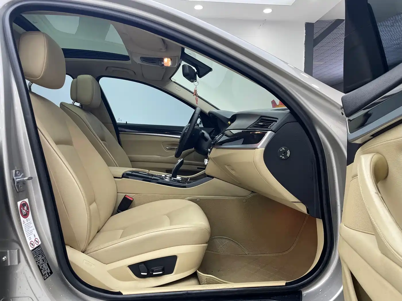 BMW 5 Series 2013 520Li Elegance фото 8