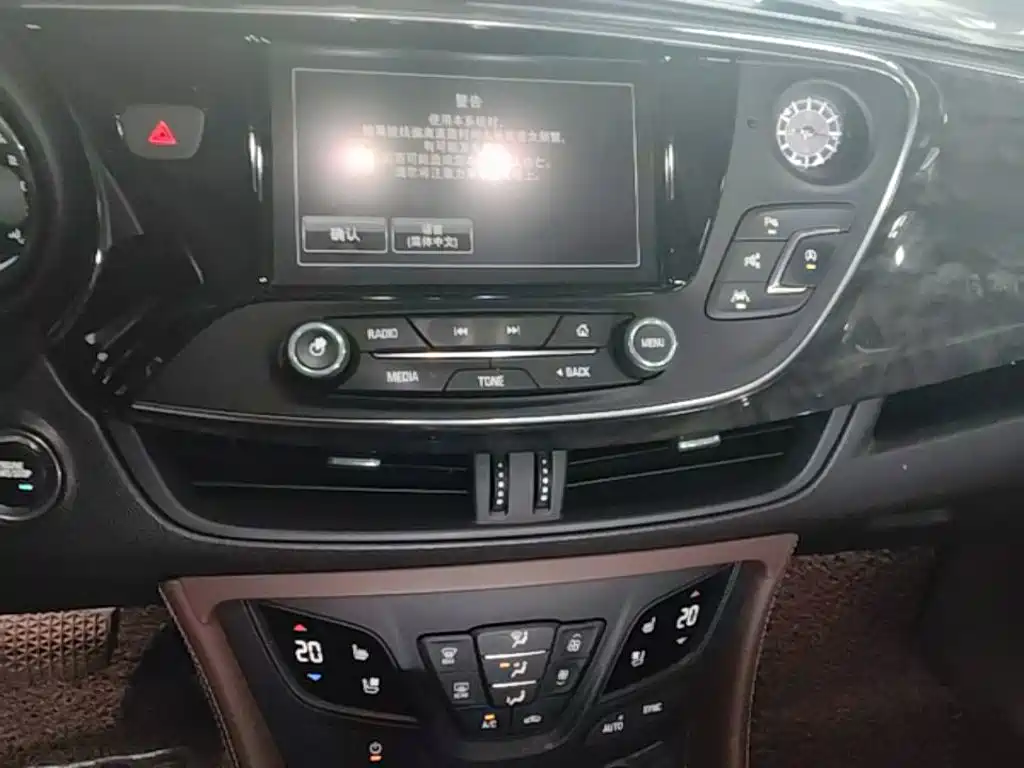 Фото 13 - Buick Envision Plus