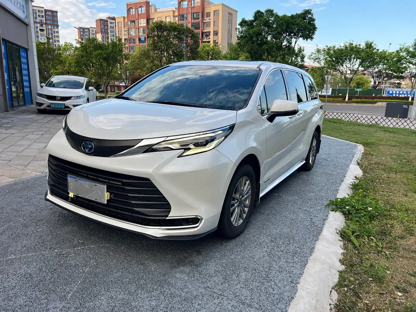 Toyota Sienna 2023 2.5L Hybrid Comfort Edition