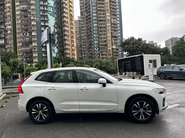 Volvo XC60 2025 B5 AWD Smart Luxury Edition — фото 4