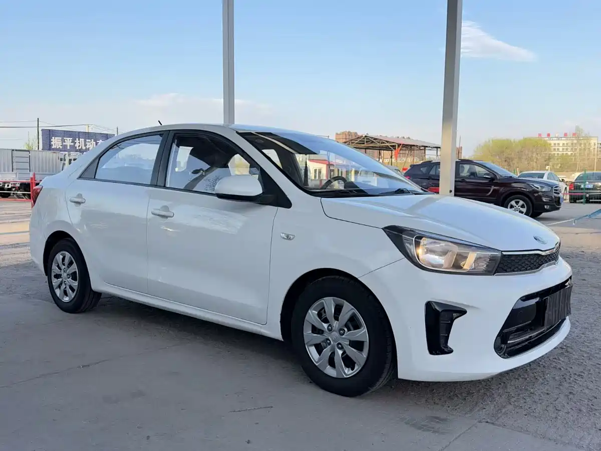 Kia Huan Chi 2017 1.4L Manual Smart Fashion фото 3