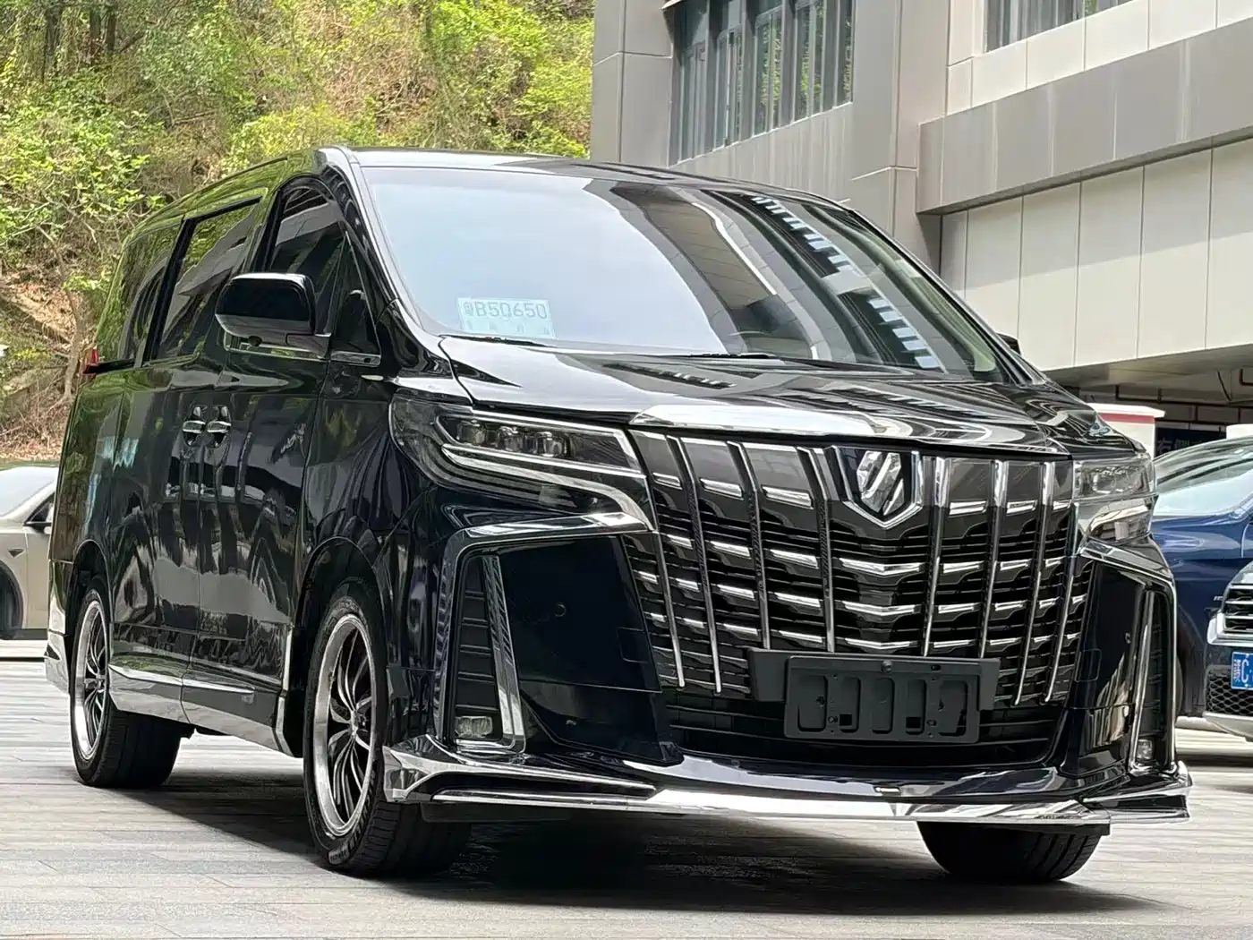 Toyota Alphard 2012 3.5L Luxury Edition фото 3