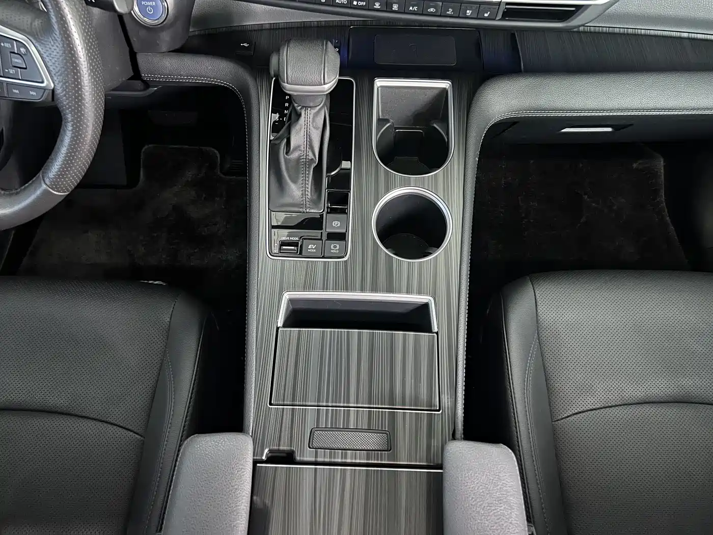 Toyota Sienna 2021 2.5L Hybrid Platinum Edition фото 27