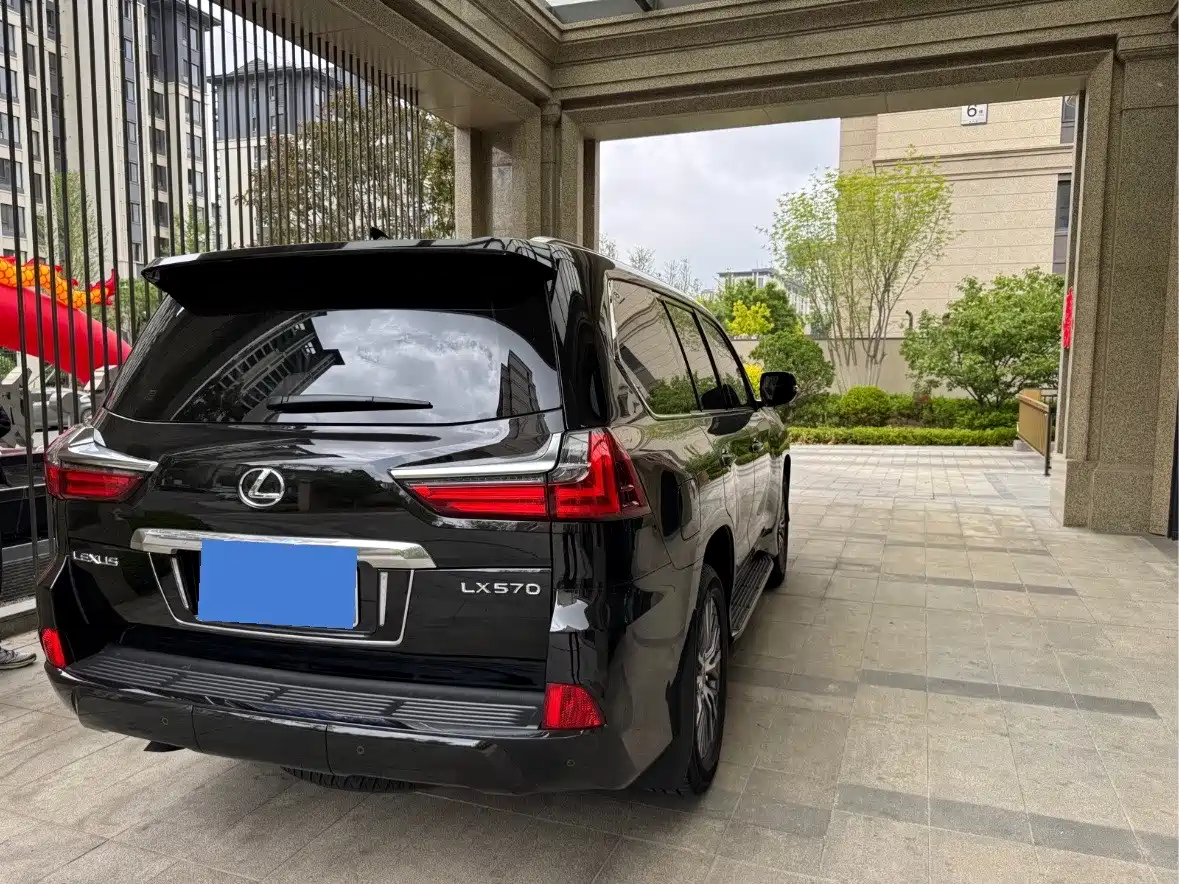 Lexus LX 2019 570 Dynamic Luxury Edition фото 22