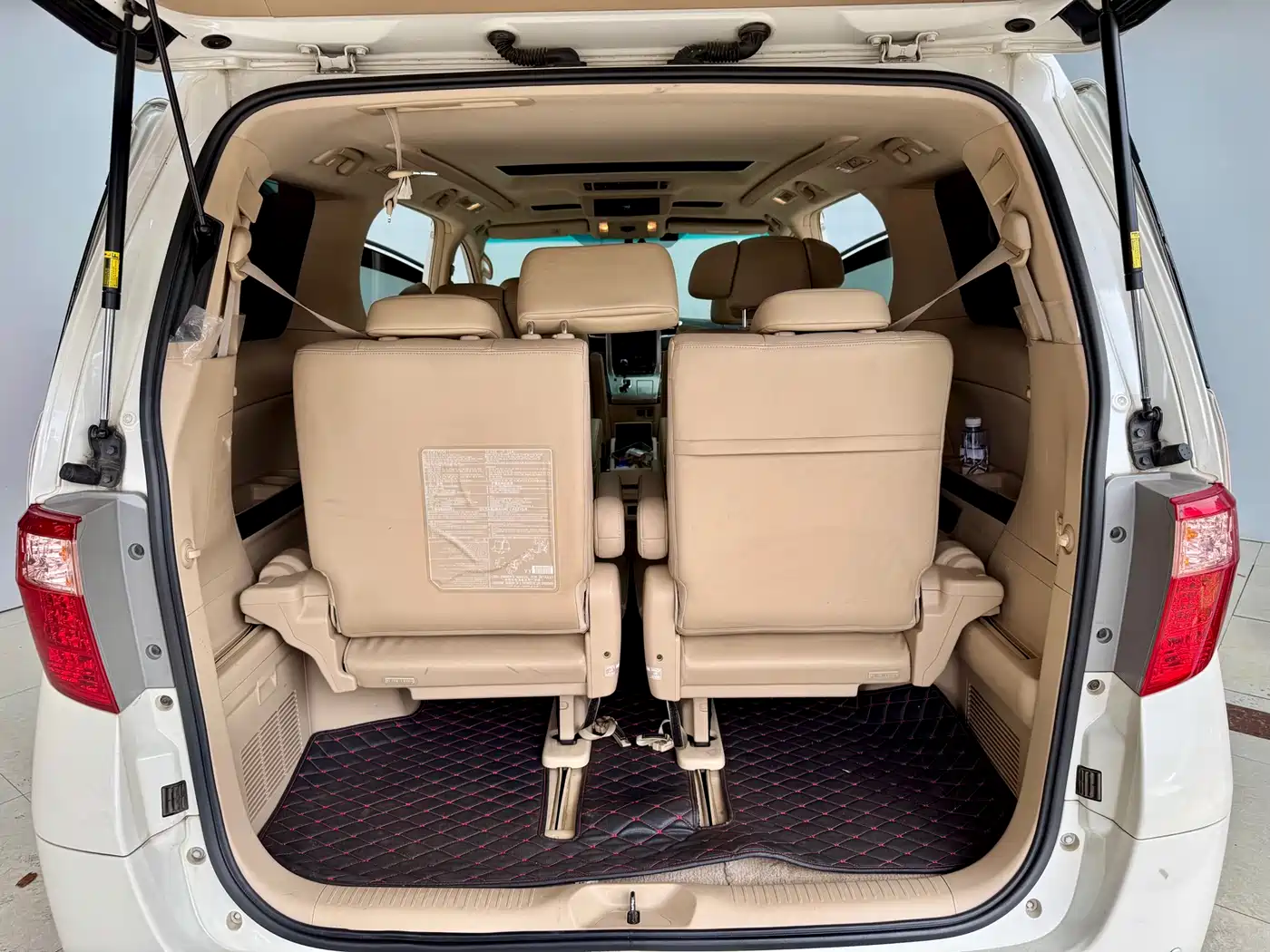 Toyota Alphard фото 24