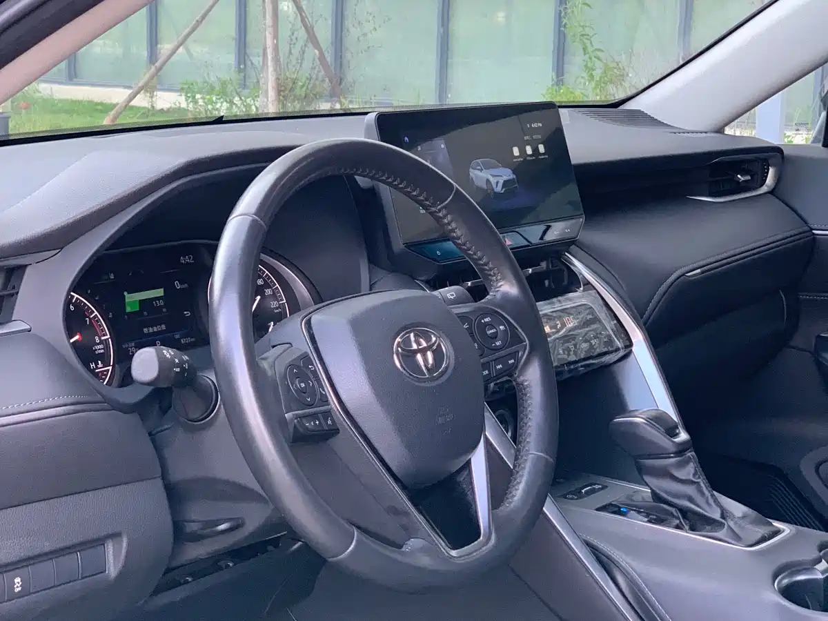 Toyota Venza 2023 2.0L CVT FWD Luxury фото 8