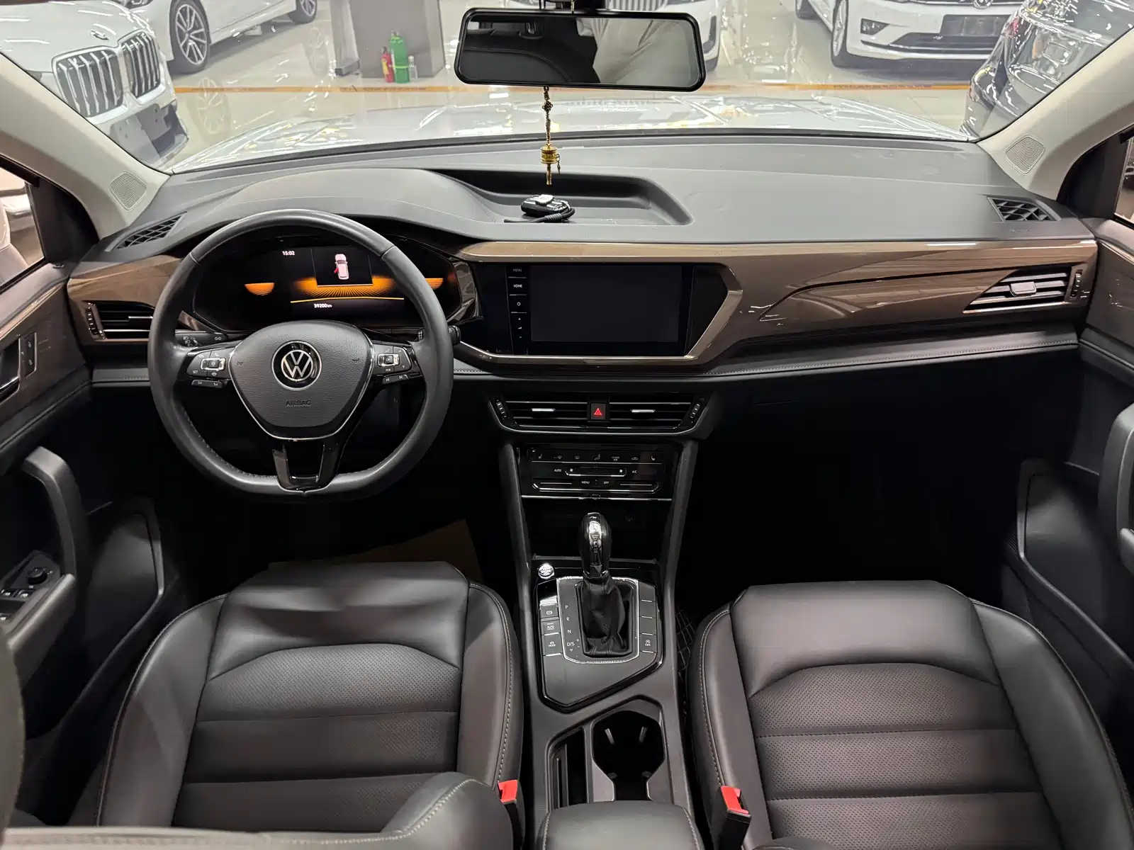 Фото 7 - Volkswagen Tharu