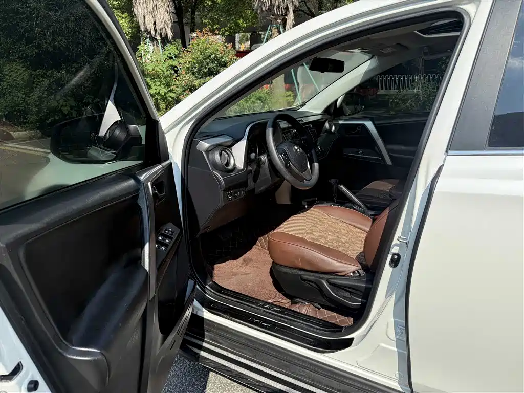 Toyota RAV4 Rongfang 2018 2.0L CVT 2WD Trend X Edition фото 7