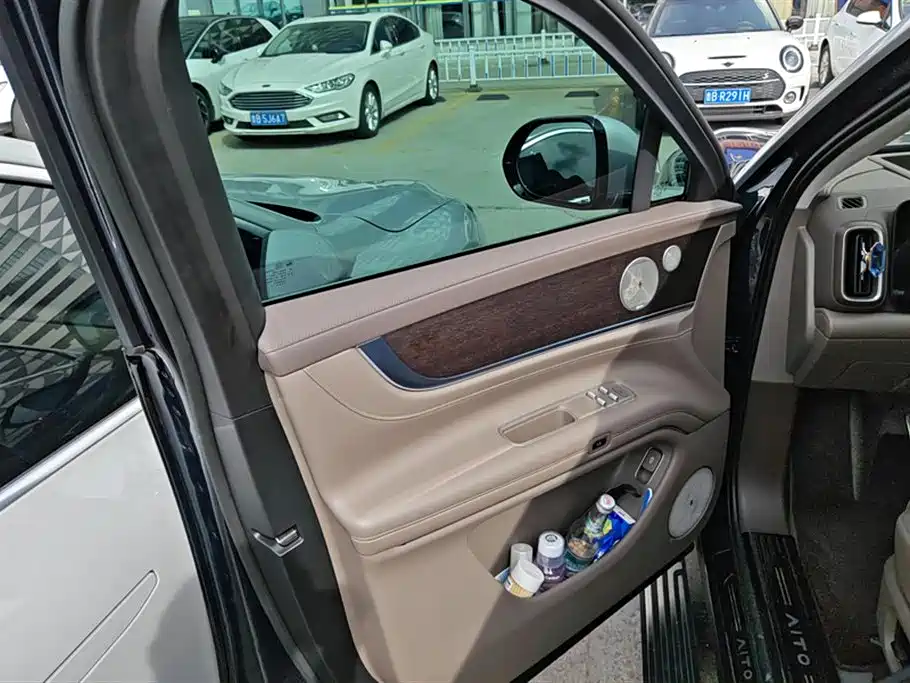 AITO Wenjie AITO M9 2025 Extended Range Ultra 52kWh 6-Seater фото 7