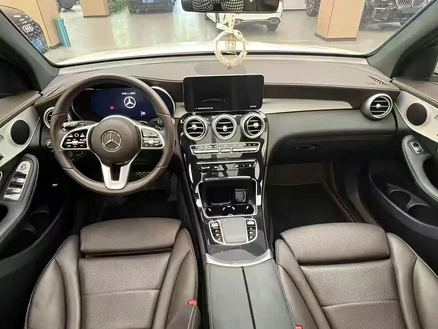 Фото 4 - Mercedes-Benz GLC