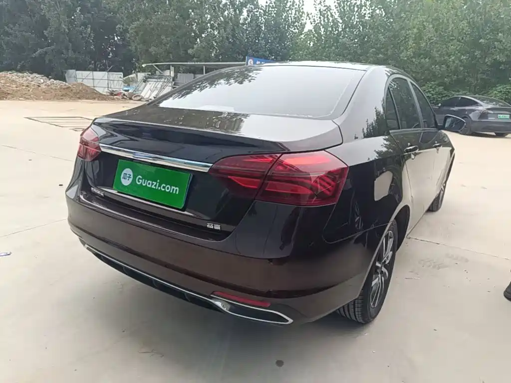 Фото 7 - Geely Emgrand