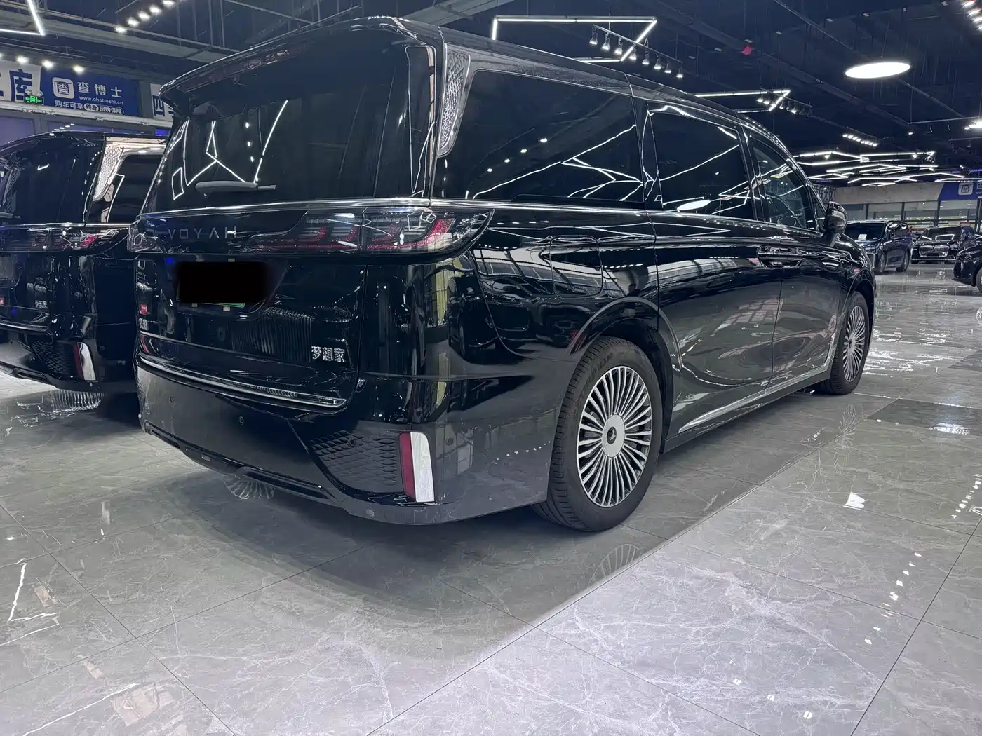 Voyah Auto Voyah Dreamer 2025 Model PHEV 4WD Premium QianKun Edition фото 4