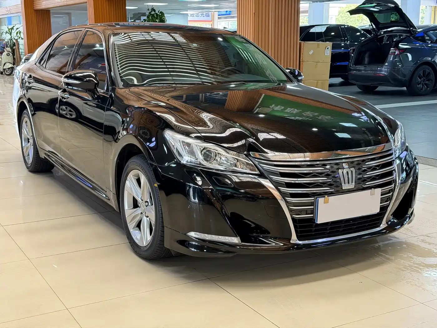 Toyota Crown 2015 2.0T Fashion фото 3