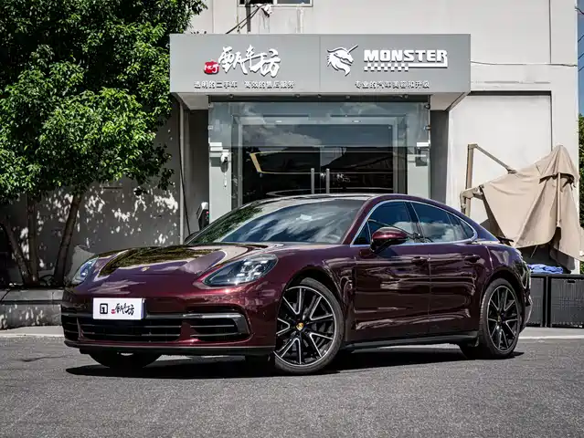 PORSCHE PANAMERA