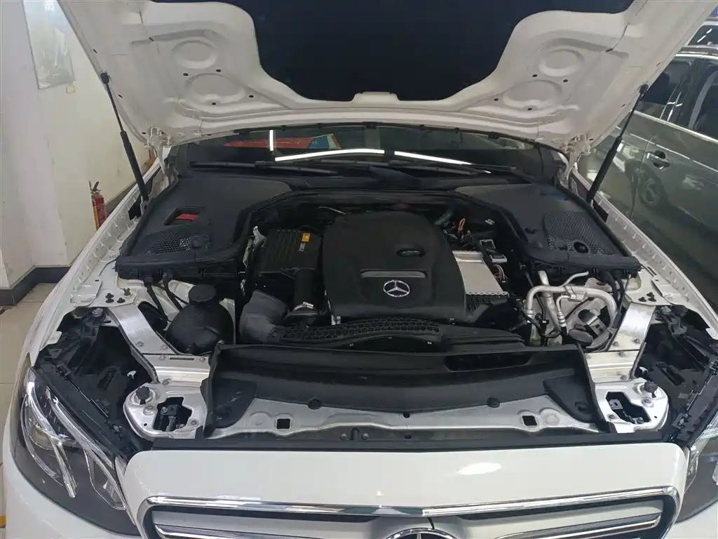 Mercedes-Benz E-Class 2016 E 200 L Sport Type фото 16