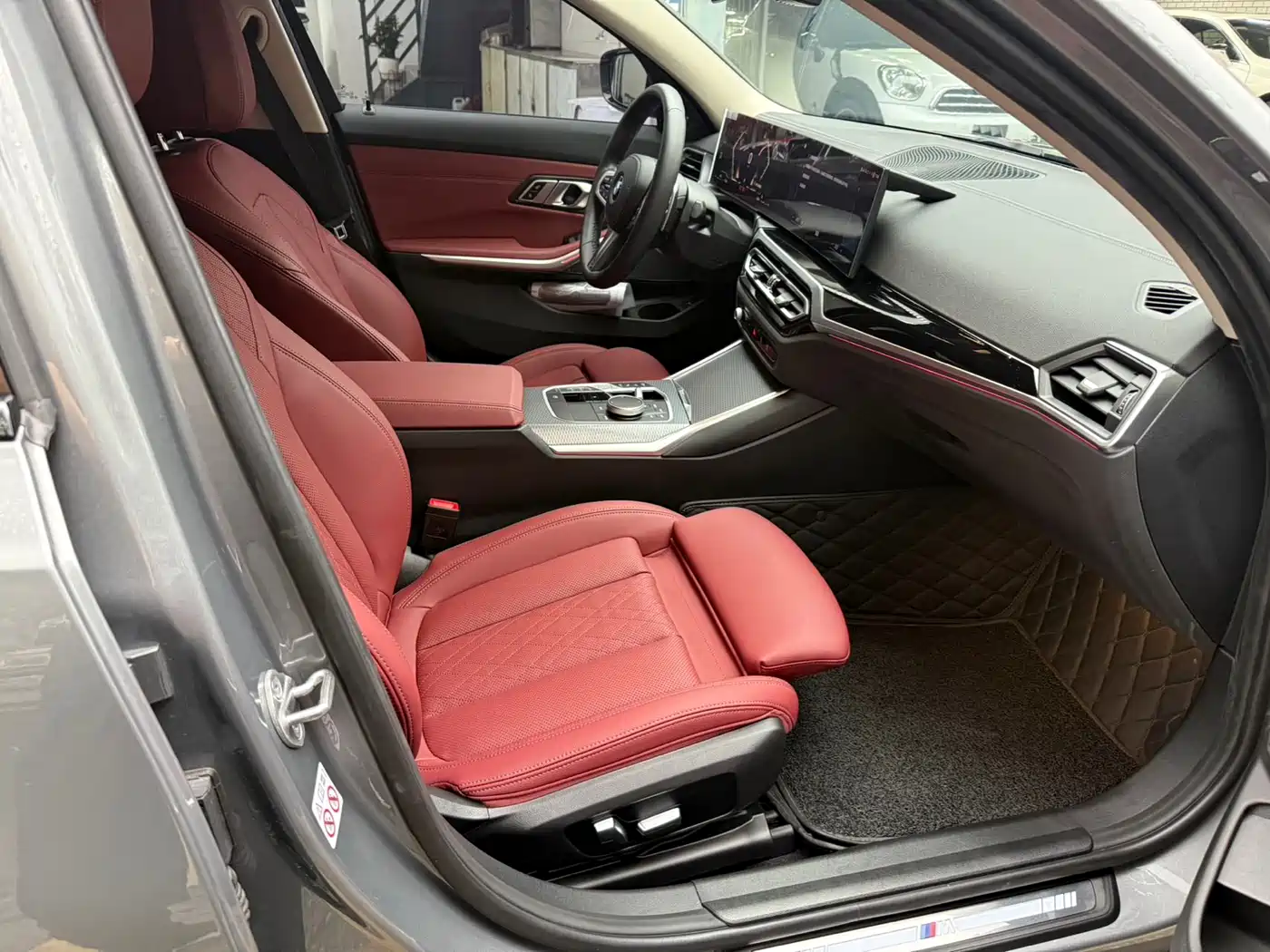 BMW 3 Series 2023 325Li M Sport Black Night Package фото 9