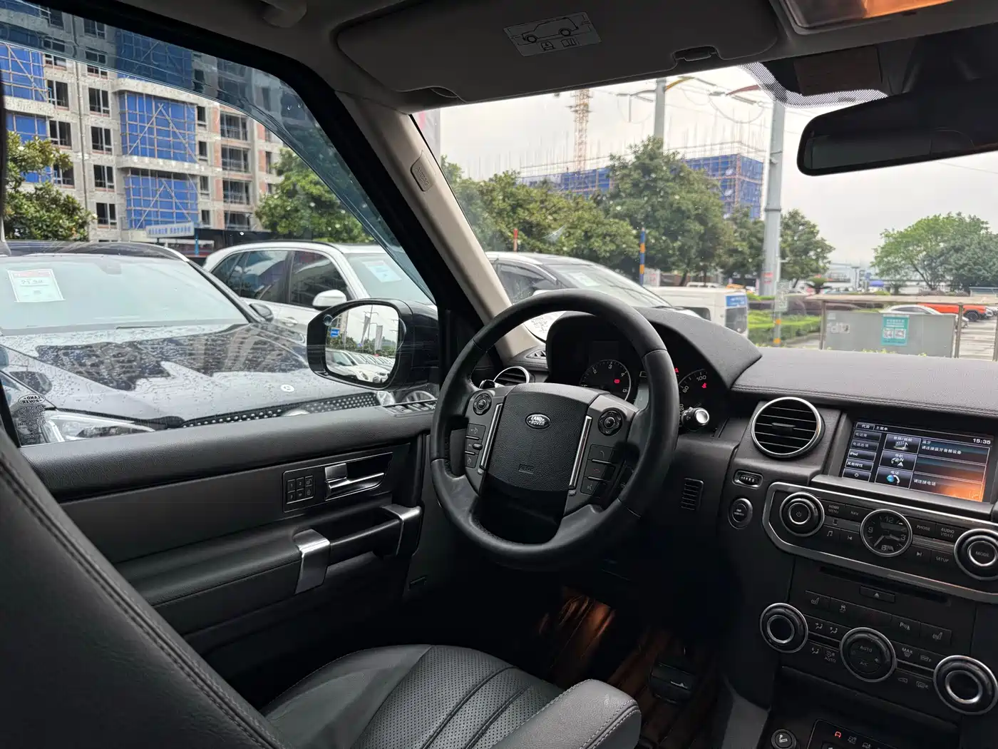 Land Rover Discovery 2015 3.0 SDV6 HSE Diesel фото 18