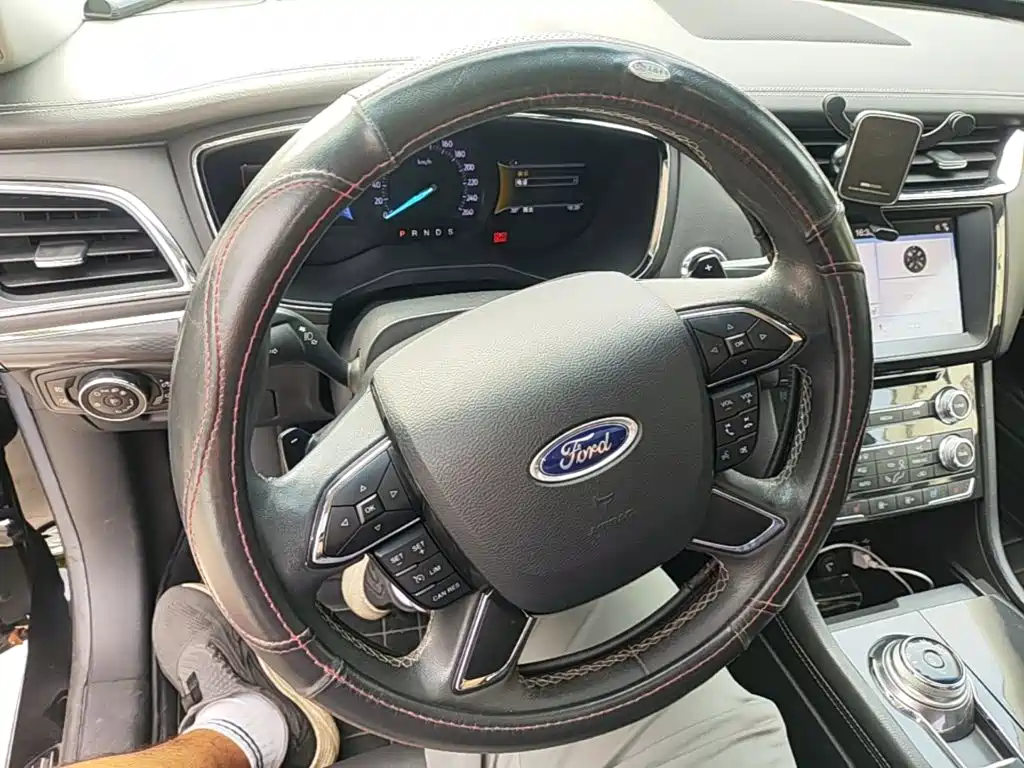 Фото 11 - Ford Taurus