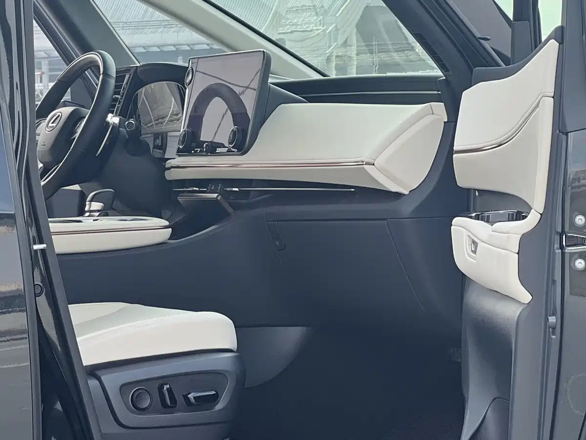 Lexus LM 2025 2023 500h 6-Seater Prestige Edition