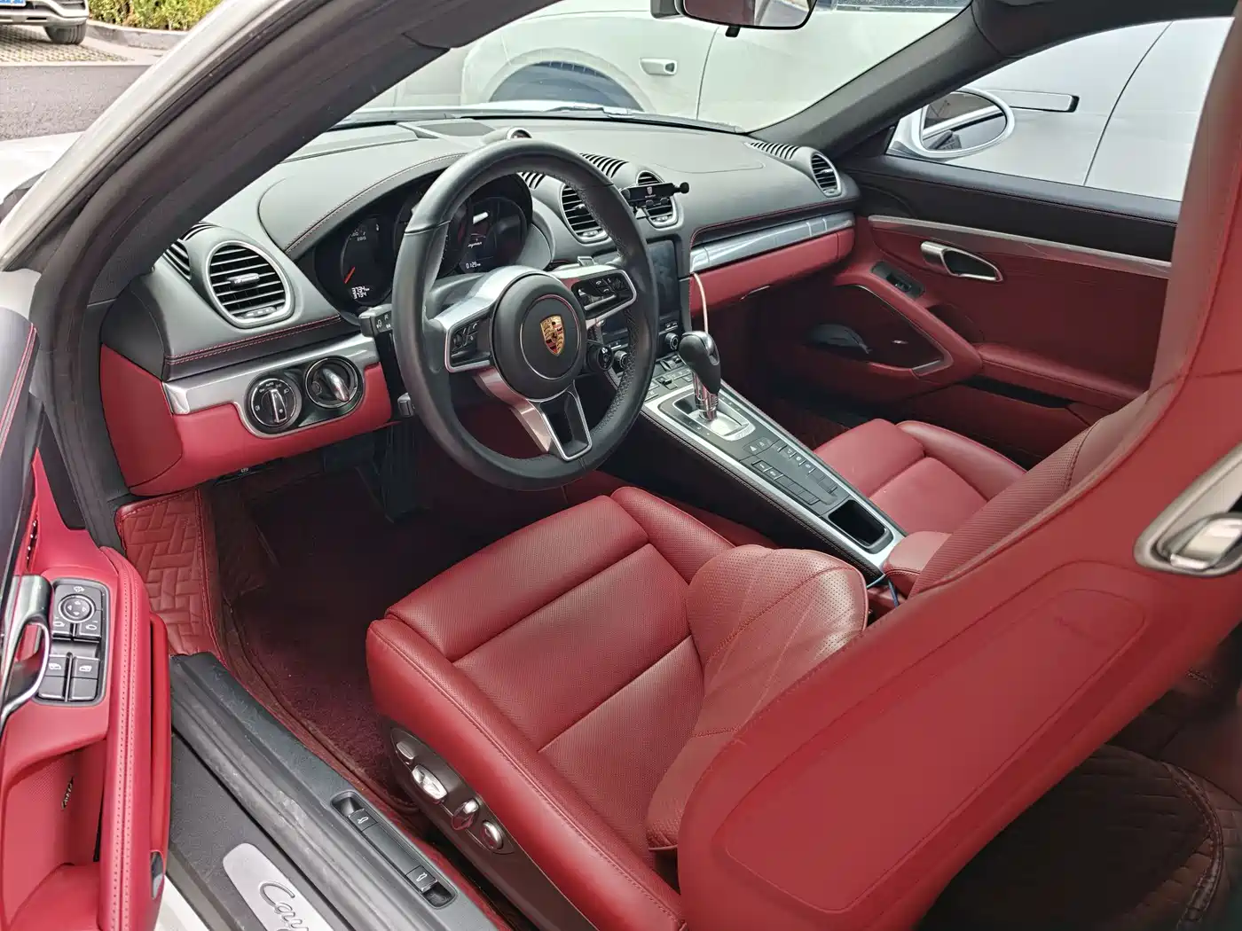 PORSCHE 718