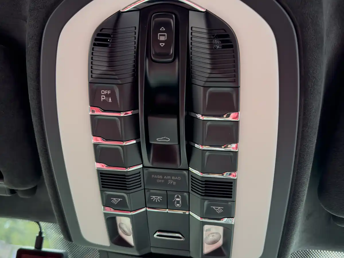 Porsche Cayenne 2016 Cayenne GTS 3.6T фото 25