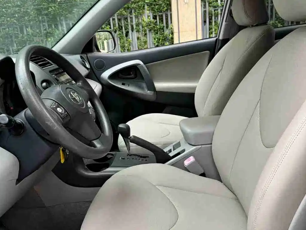 Toyota RAV4 Rongfang 2009 2.0L Automatic Classic Edition фото 9