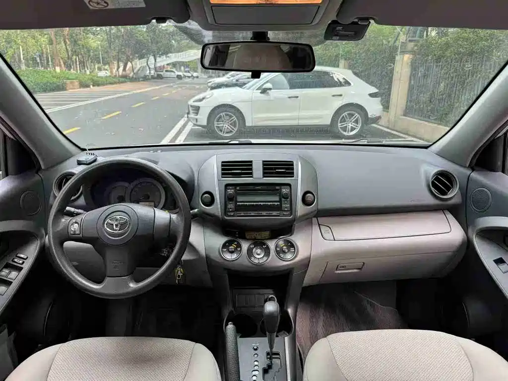 Toyota RAV4 Rongfang 2009 2.0L Automatic Classic Edition фото 7
