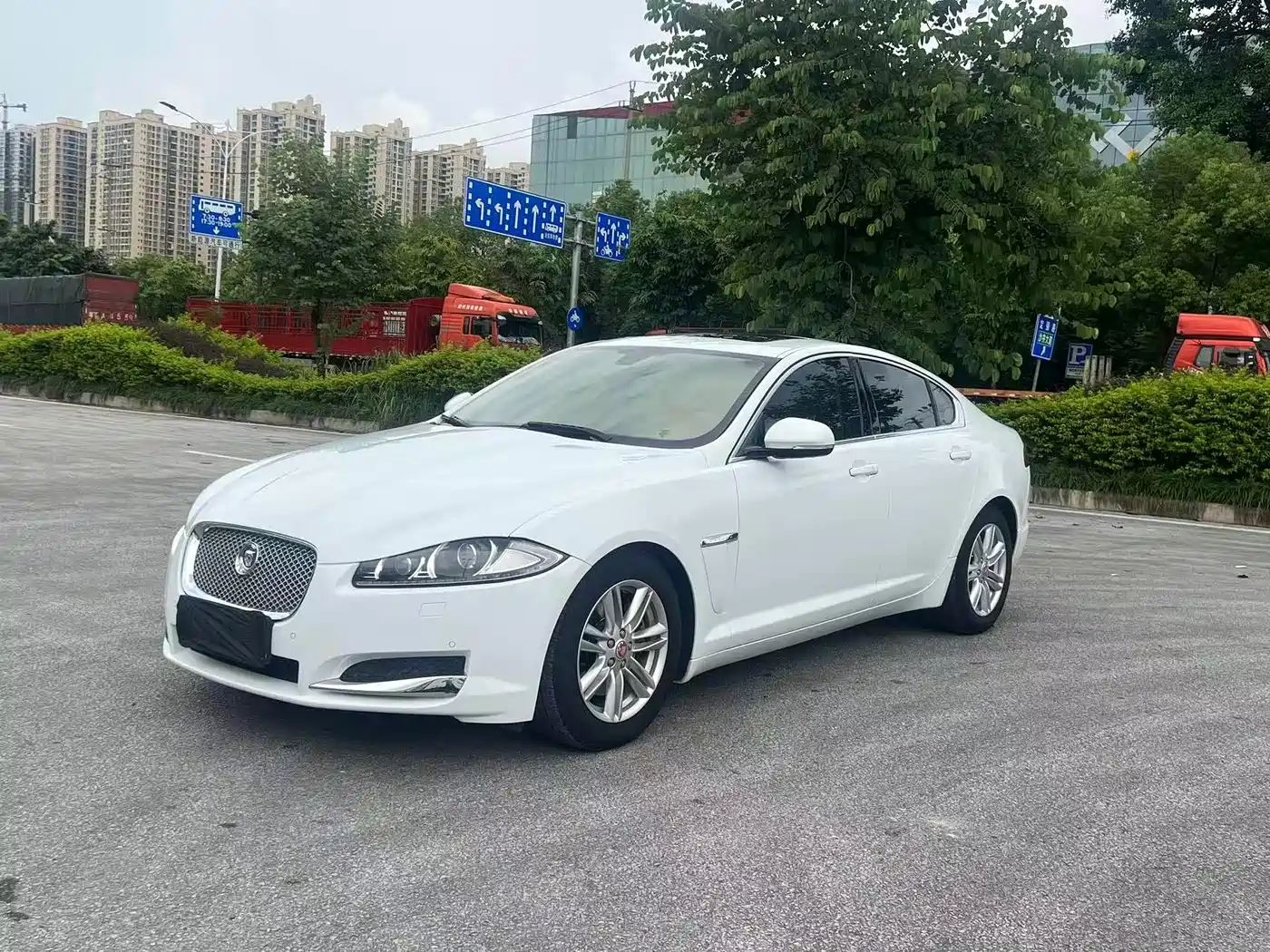Jaguar XF 2015 2015 XF 2.0T Style Edition