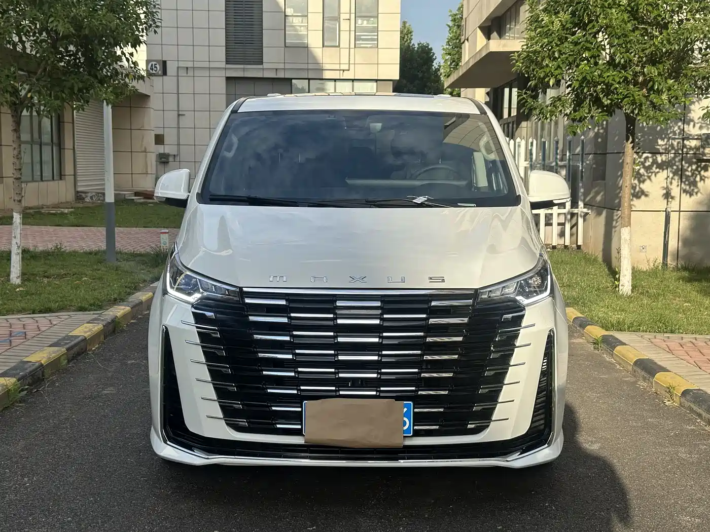 SAIC Maxus Maxus G10 2025 MAX 2.0T Automatic Luxury Edition Diesel 7-Seater фото 2