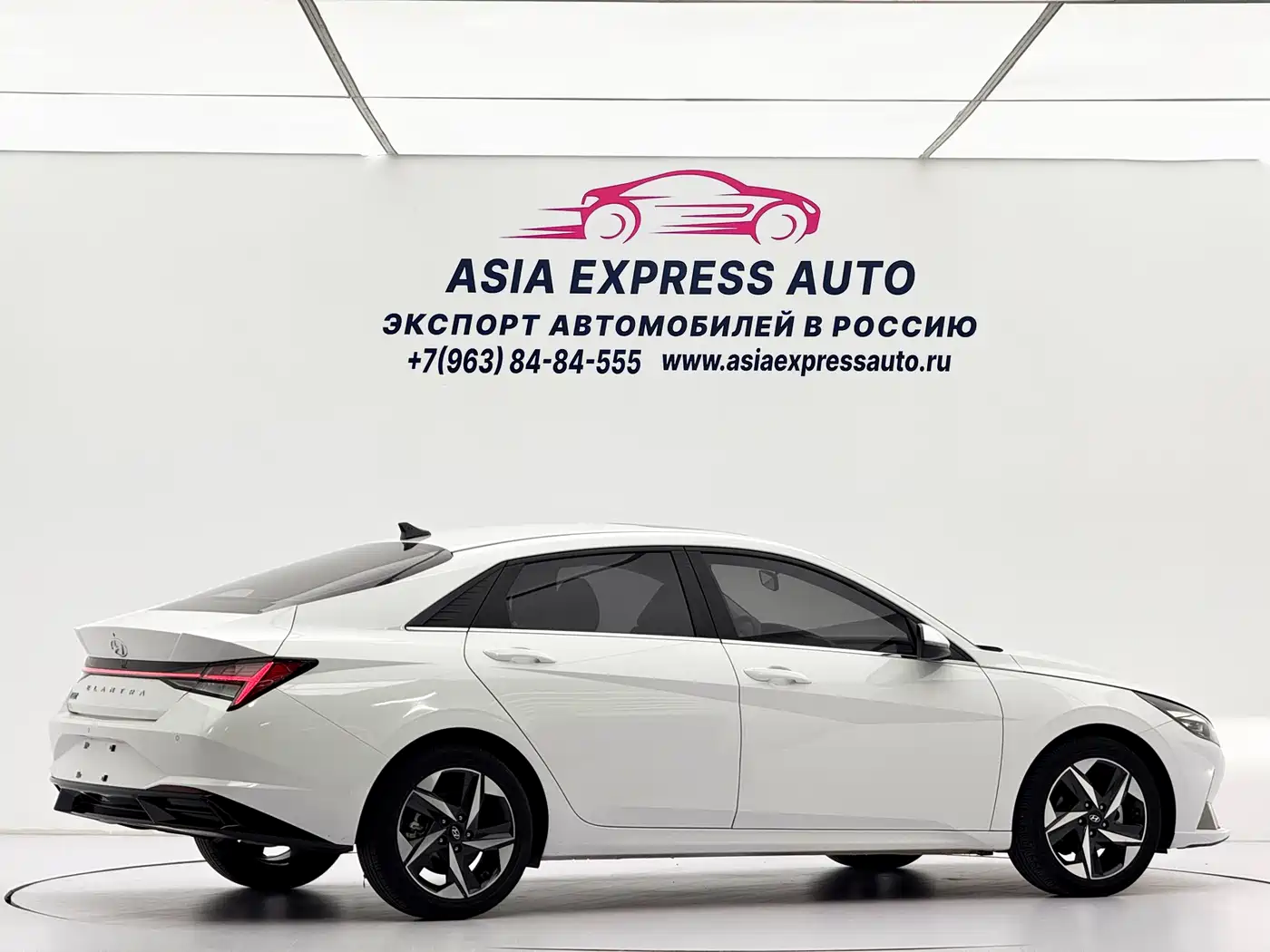 Hyundai Elantra 2023 Model 1.5L CVT LUX Premium Edition фото 4