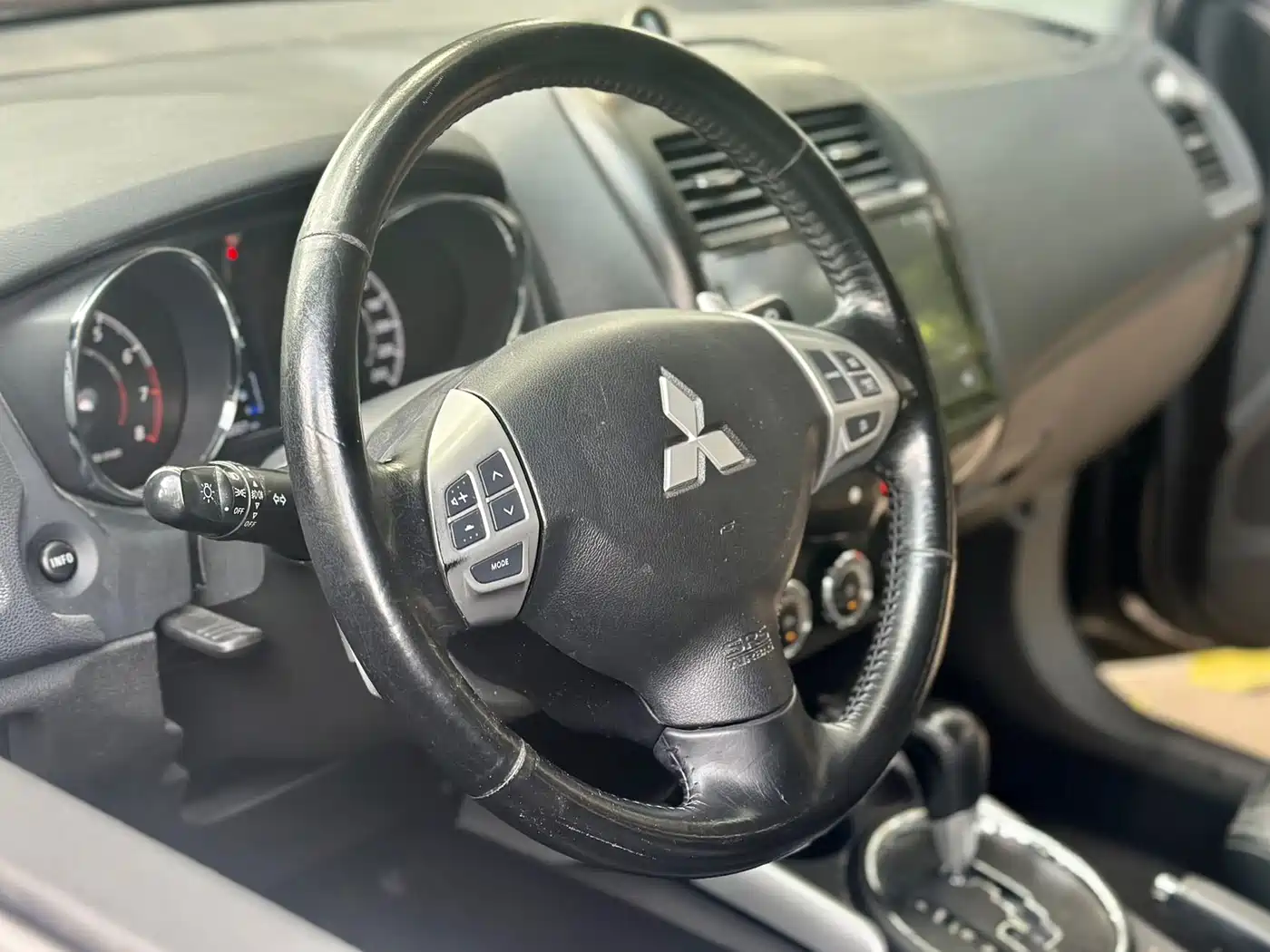 Mitsubishi ASX (Import) 2012 2.0 FWD Elegance Navigation Edition фото 6
