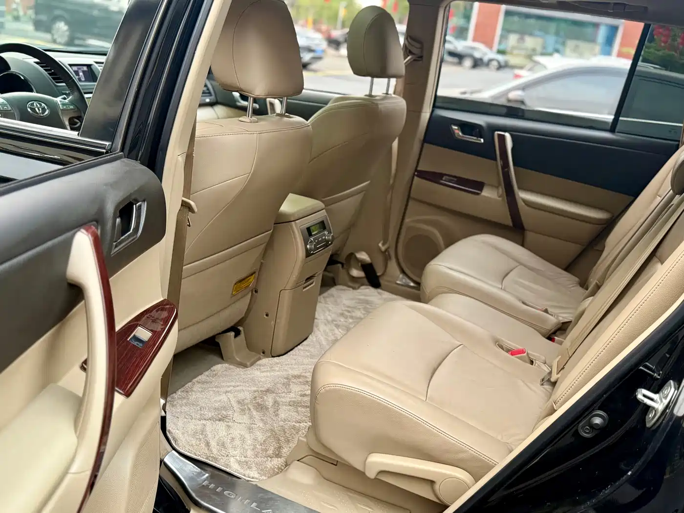 Toyota Highlander 2011 2.7L 2WD 7-seat Luxury фото 10