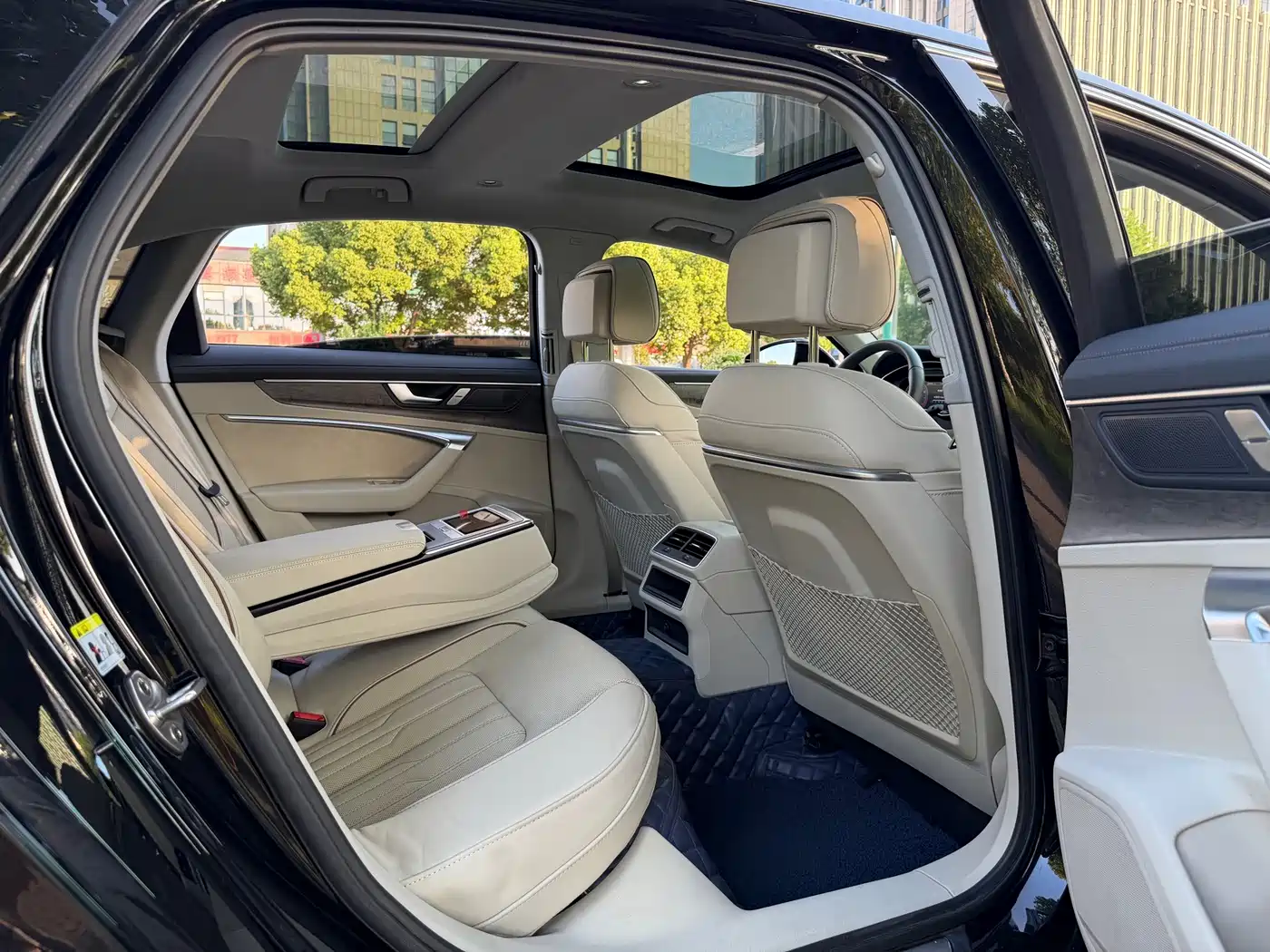 Фото 11 - Audi A6L