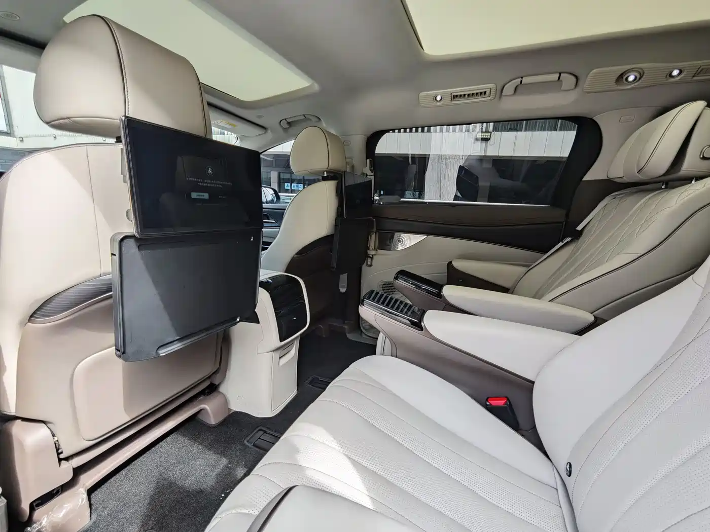Denza D9 2022 DM-i 970 All-Wheel Drive Honor Edition фото 19