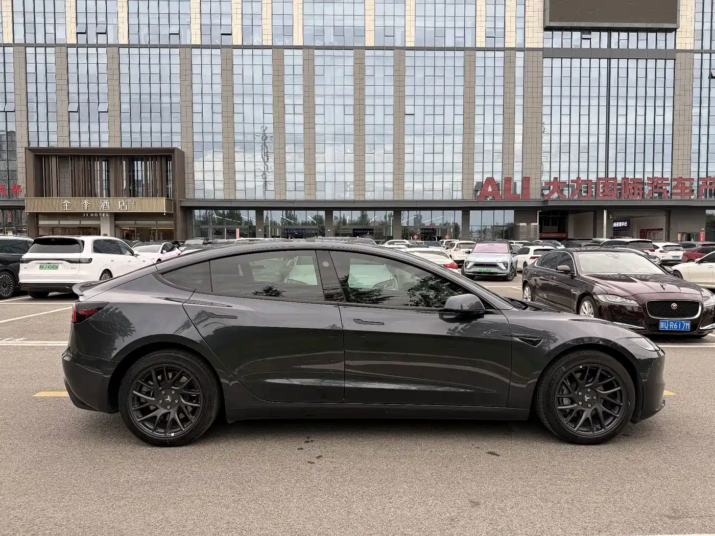 Фото 12 - Tesla Model 3