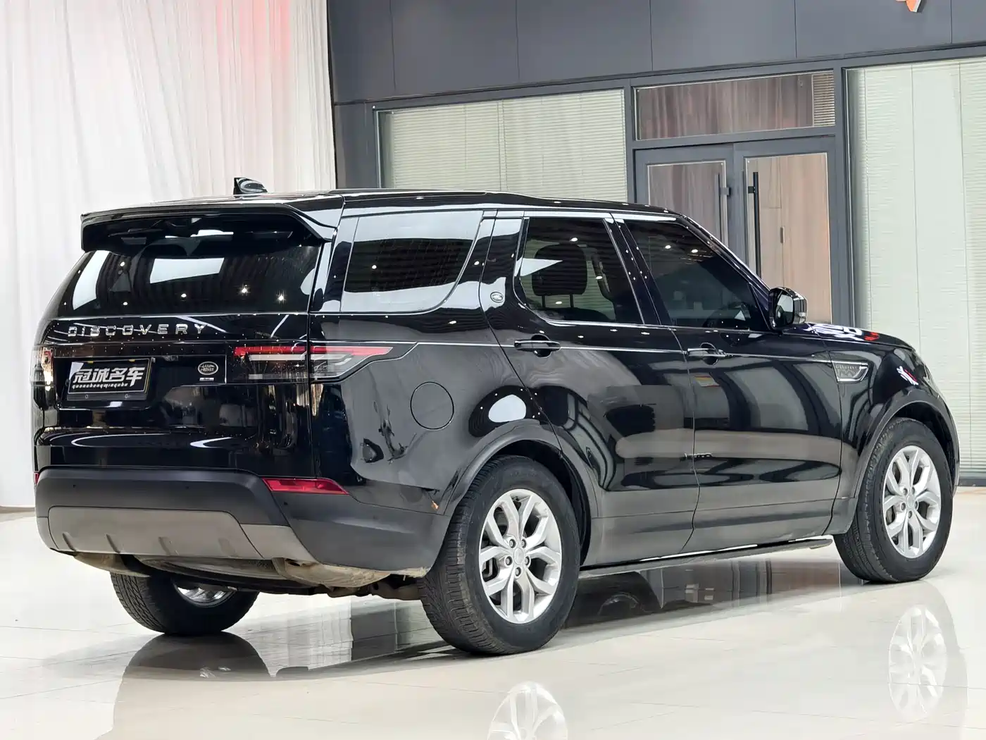 Land Rover Discovery 2019 3.0 SC V6 SE фото 12