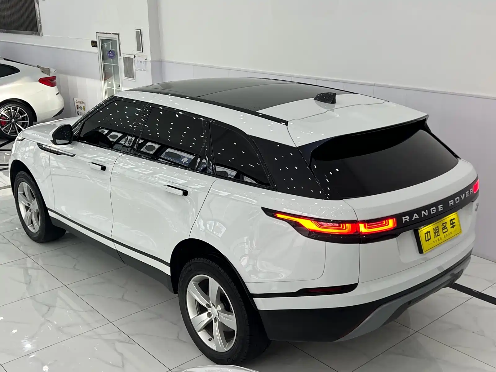 Фото 13 - Land Rover Range Rover Velar