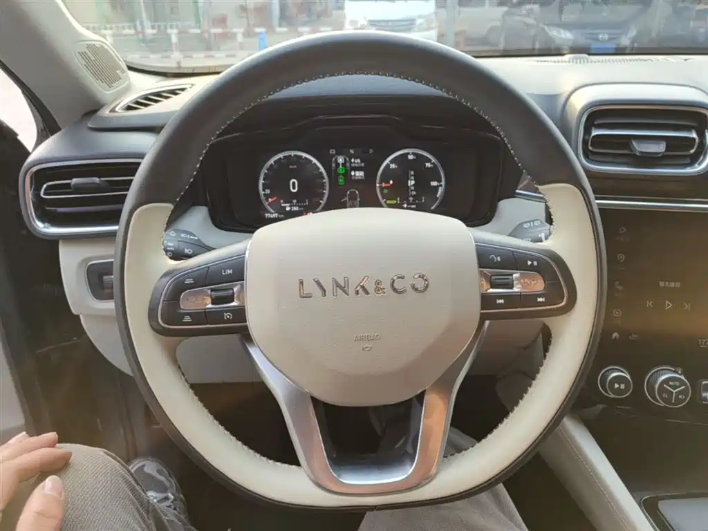 Lynk & Co 02 New Energy 2019 Edition 1.5T PHEV Pro фото 11