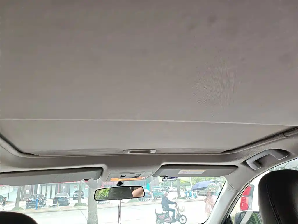 Toyota RAV4 Rongfang 2015 2.0L CVT 2WD Trend Edition фото 9