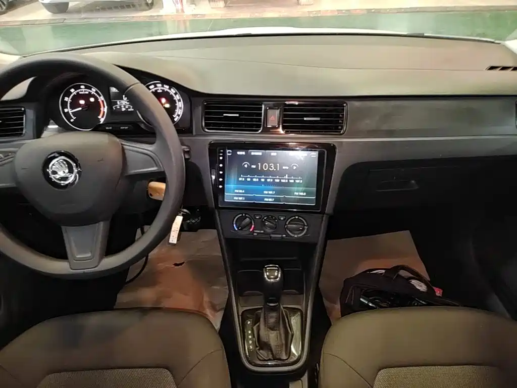 Škoda Skoda Rapid Spaceback 2017 2016 Facelift 1.6L Automatic Forward Edition