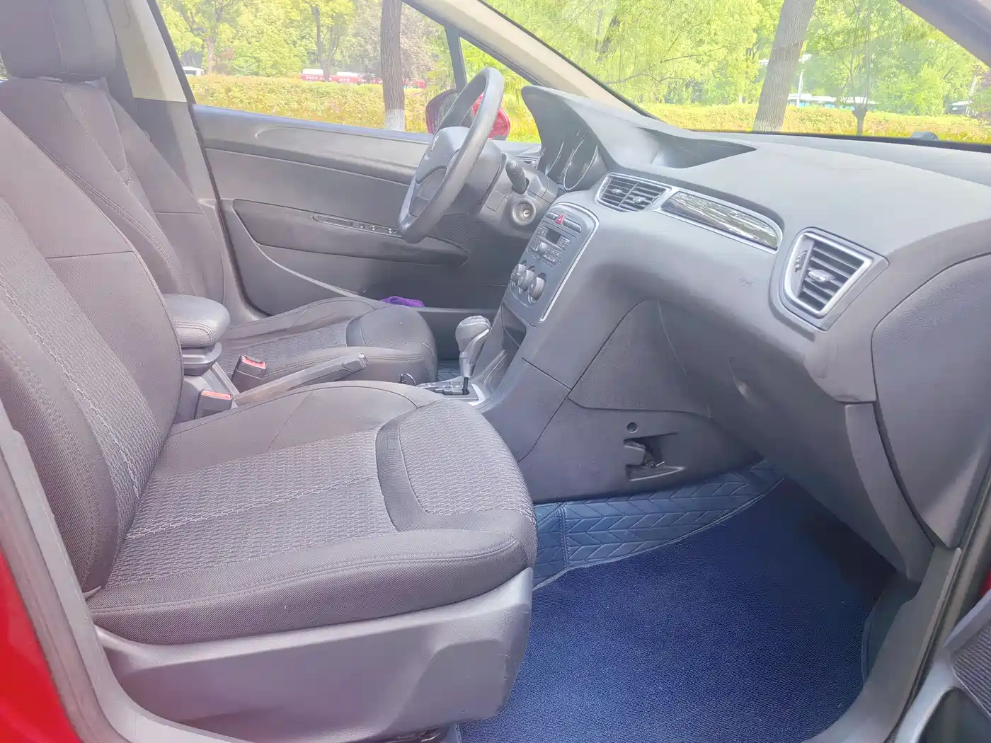 Peugeot 308 2014 Model Joy Edition Classic 1.6L Automatic Superior Style фото 11