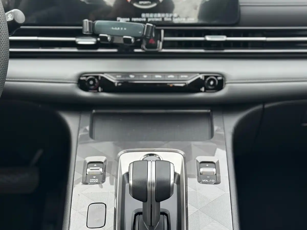 GAC Trumpchi Trumpchi Emkoo 2024 Model 270T DCT Shadow Leopard S Edition фото 21