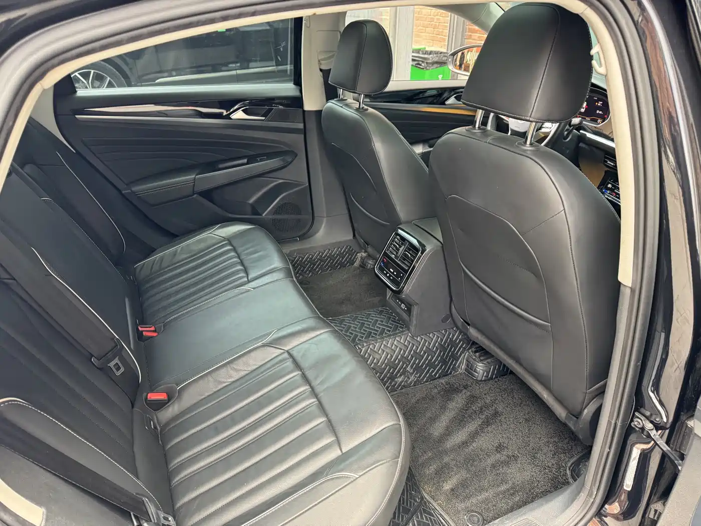 Volkswagen Passat 2022 330TSI Elite Edition фото 21