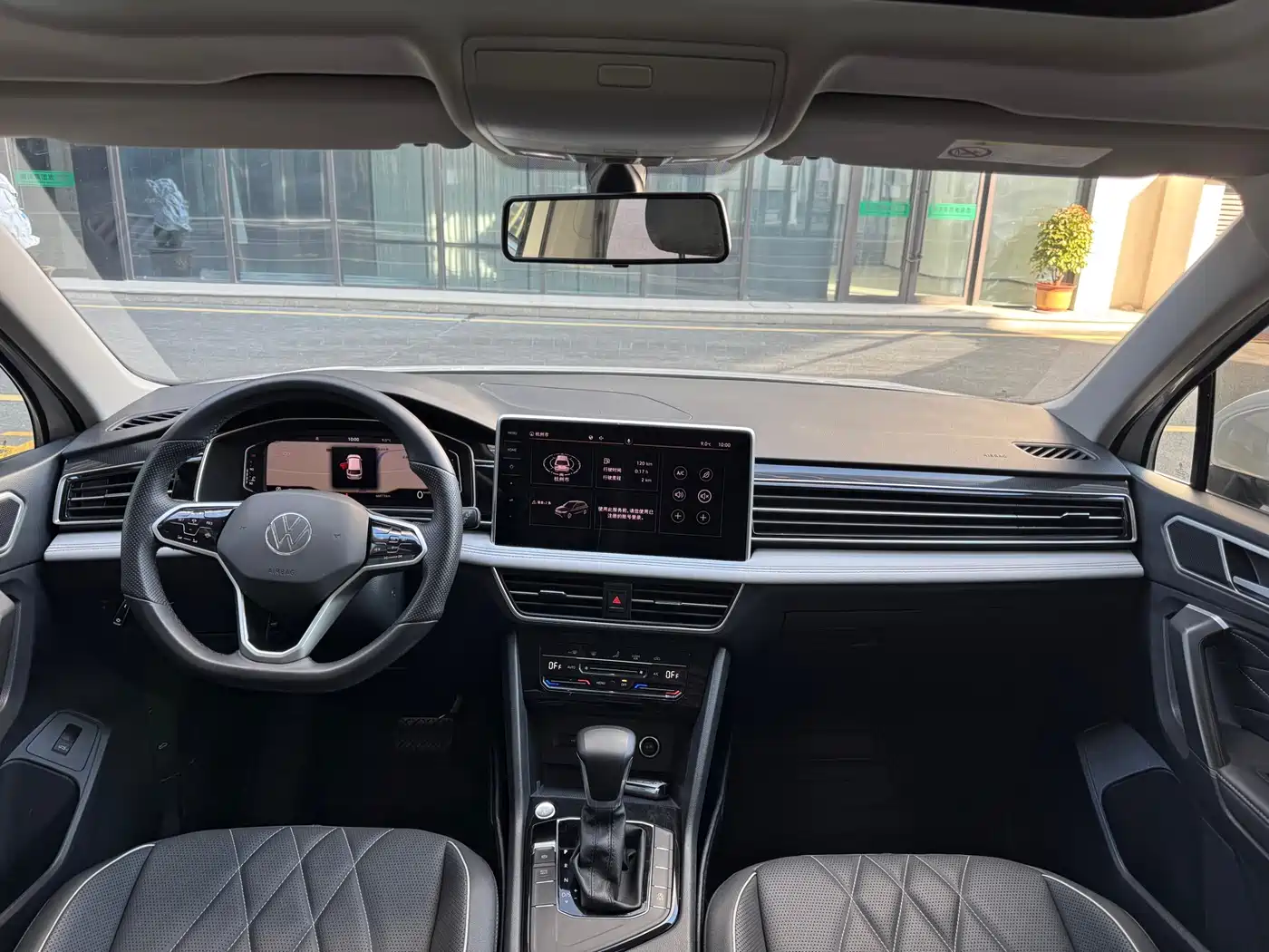 Volkswagen Tiguan L 2022 330TSI Automatic 2WD Smart Edition фото 9