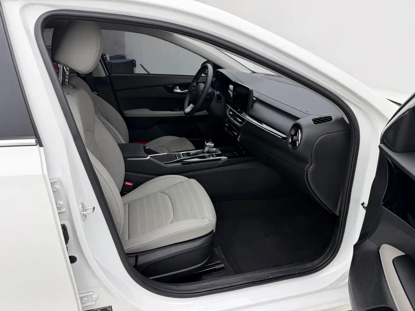 Kia K3 2023 Model 1.5L CVT Luxury Edition фото 11