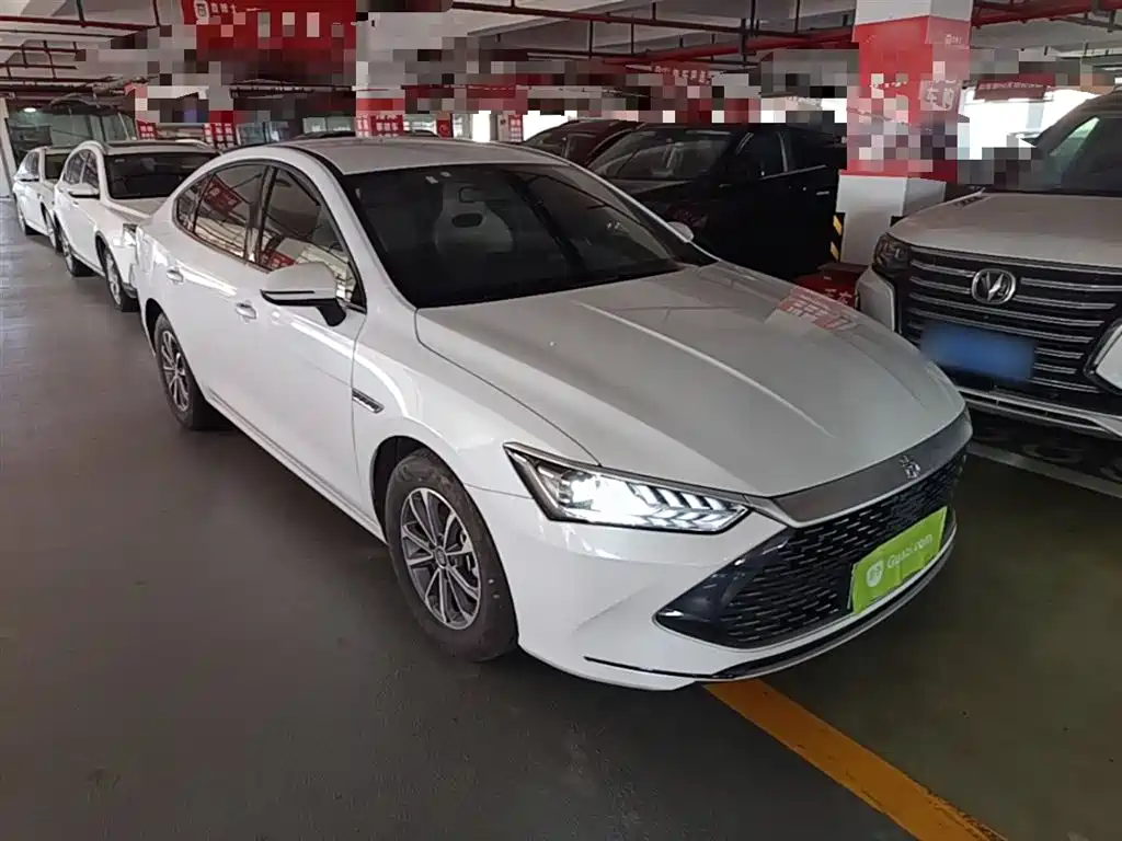 BYD Qin PLUS 2024 Glory Edition DM-i 55KM Leading фото 4
