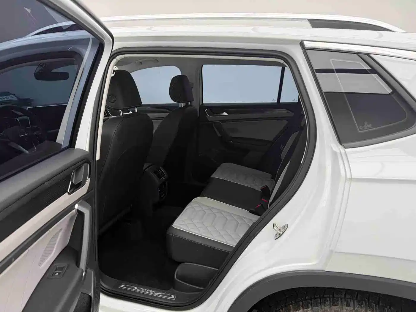 Volkswagen Tayron 2023 280TSI 2WD Luxury Plus Advanced Edition фото 8